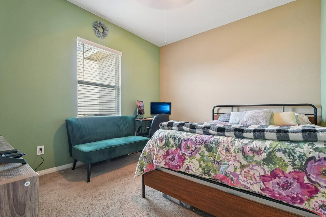 Photo of 370 Seneca LOOP