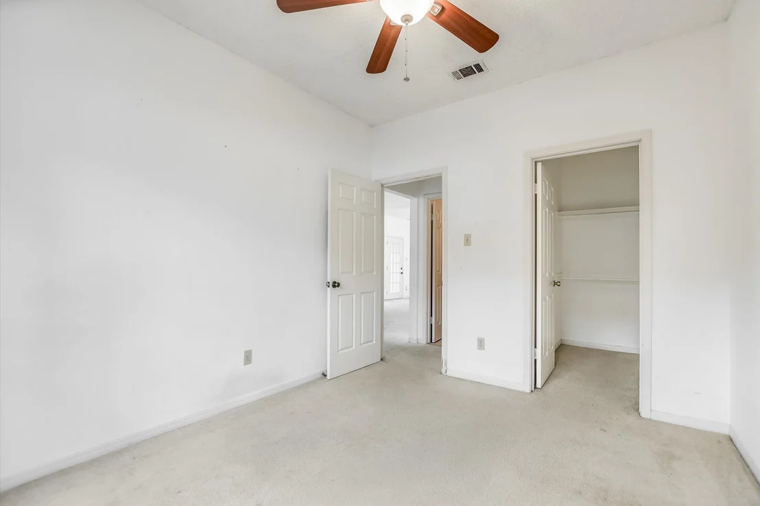 Photo of Unit 2 at 4015 SPEEDWAY