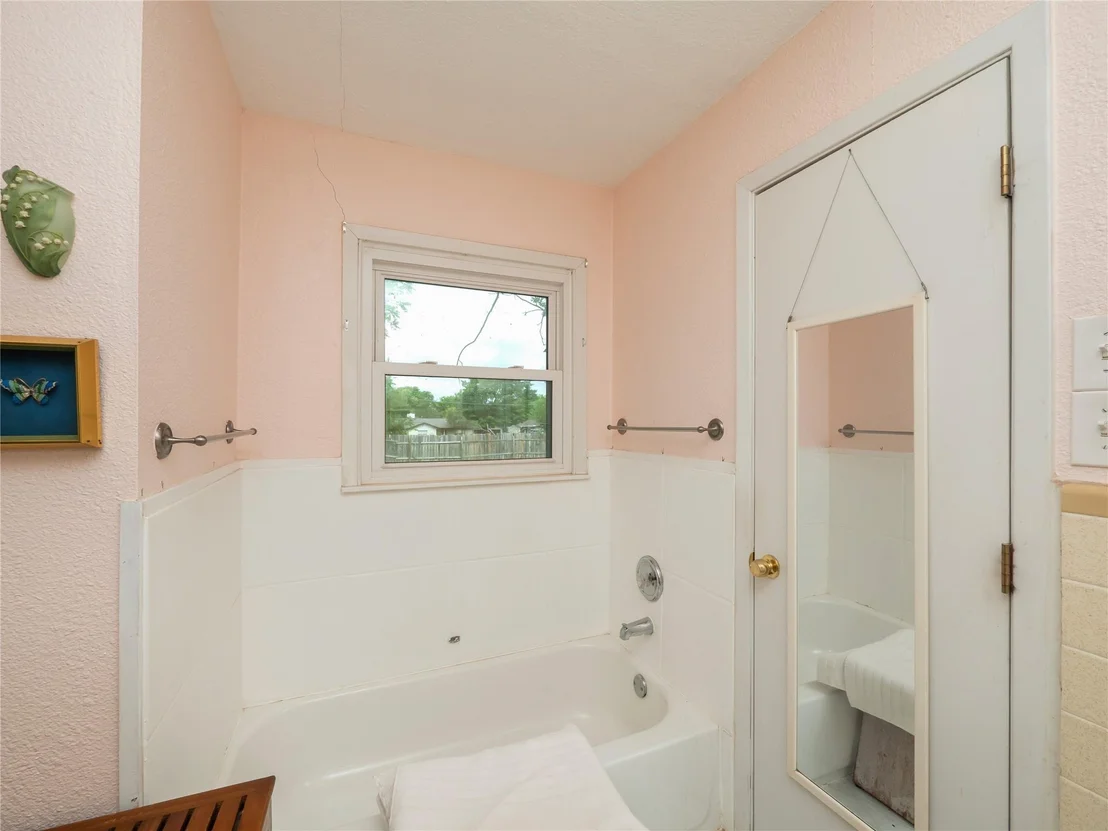 Photo of 700 Lewis DR