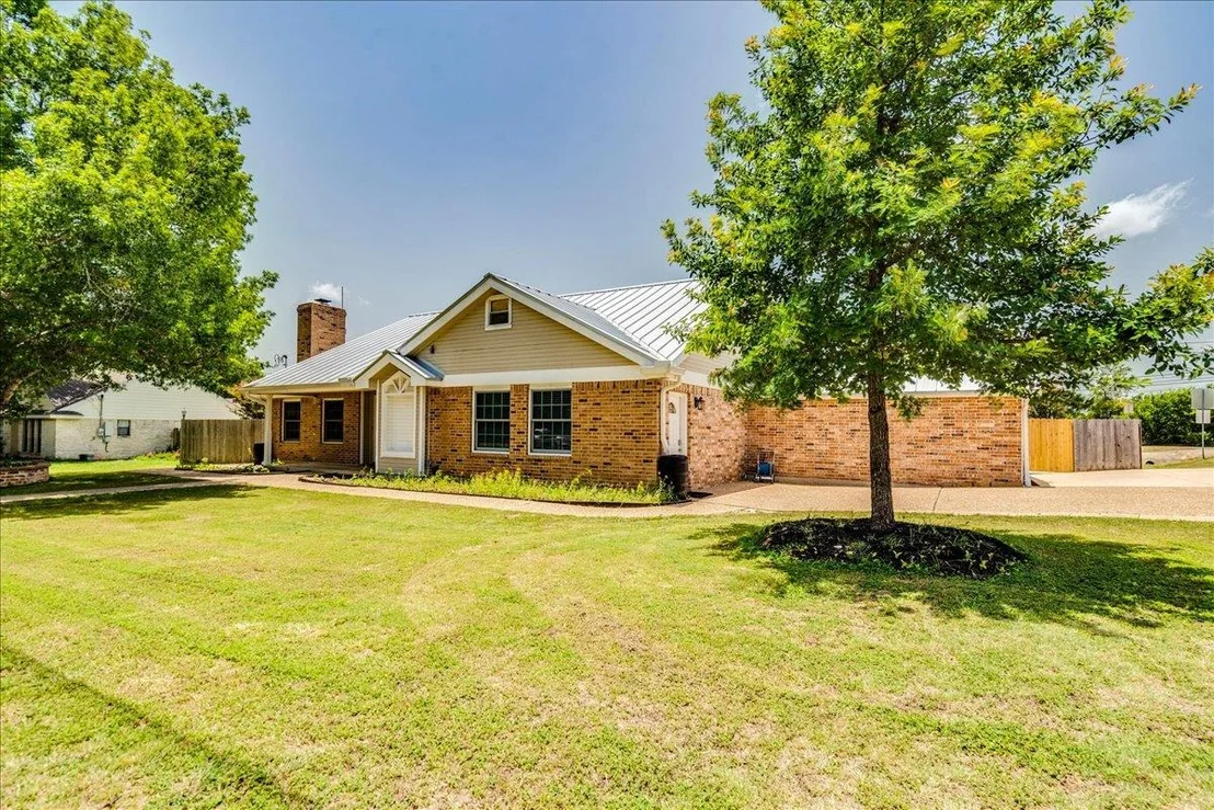 Photo of 301 Verbena DR