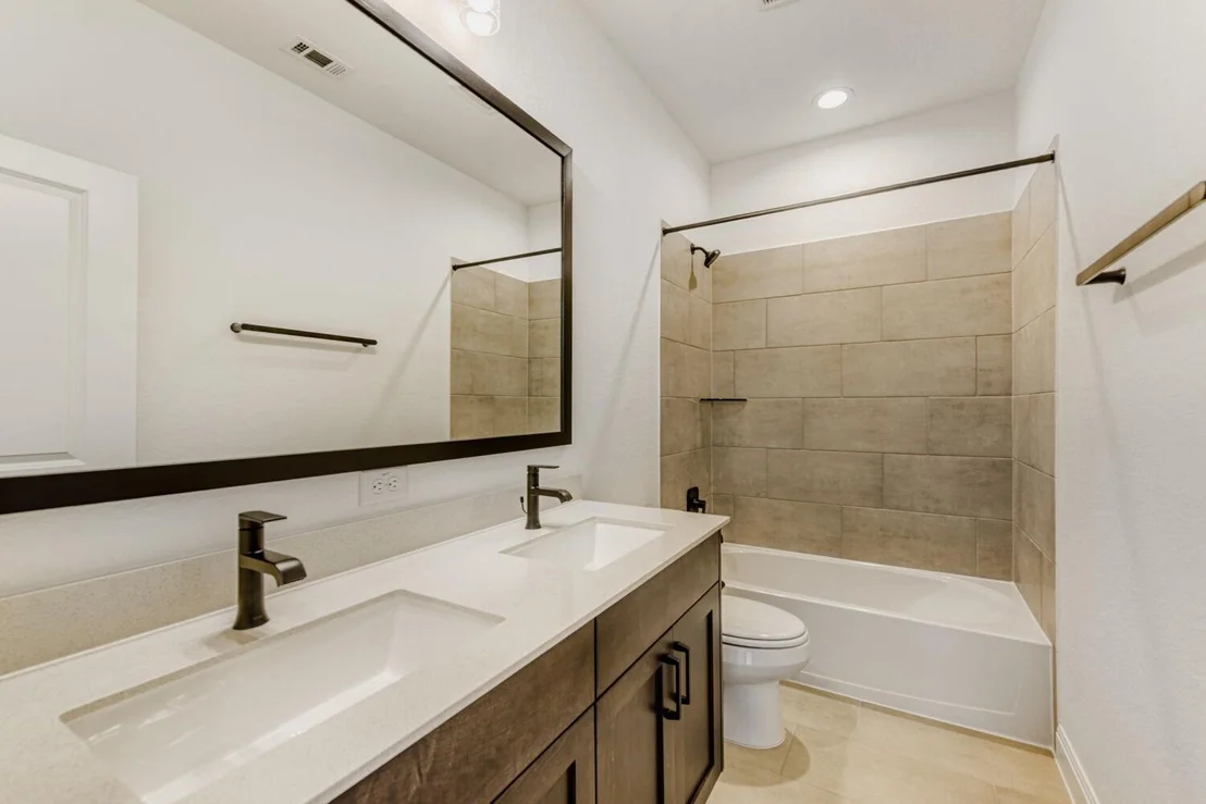 Photo of 175 International ST