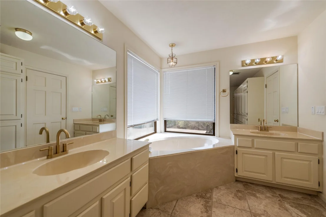 Photo of 4948 Travis Oaks DR