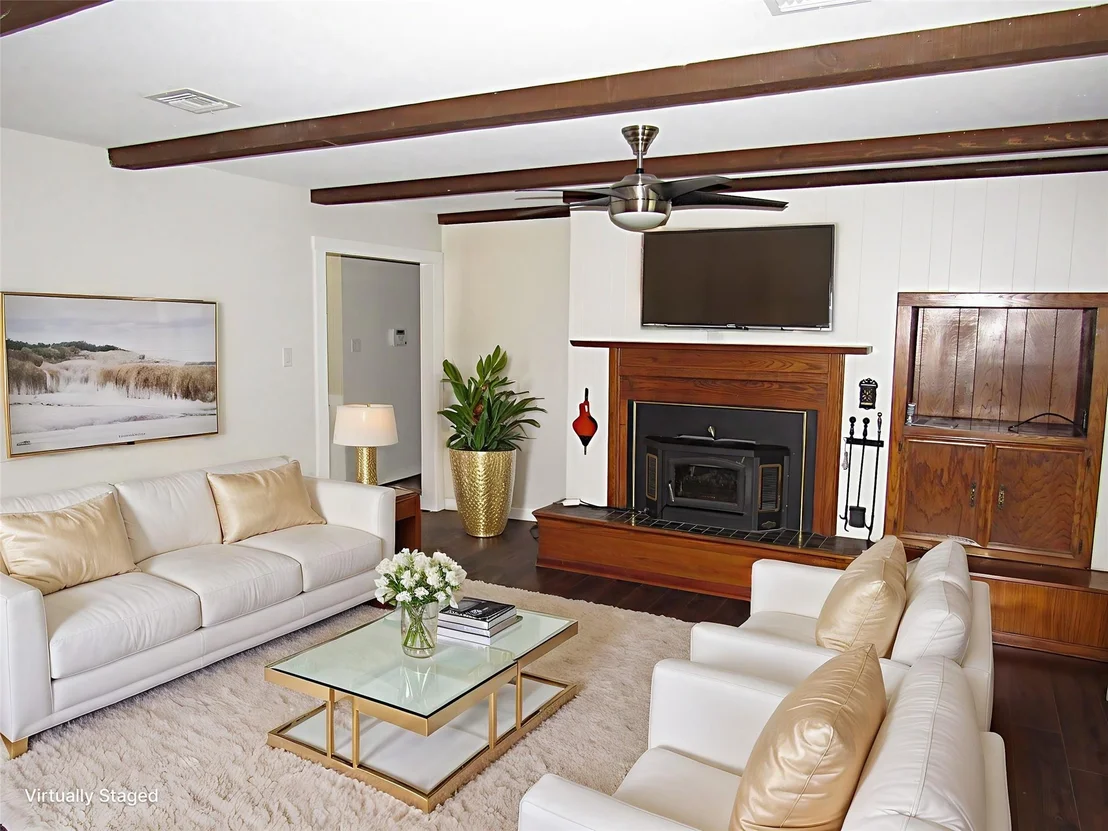 Photo of 737 Estate DR