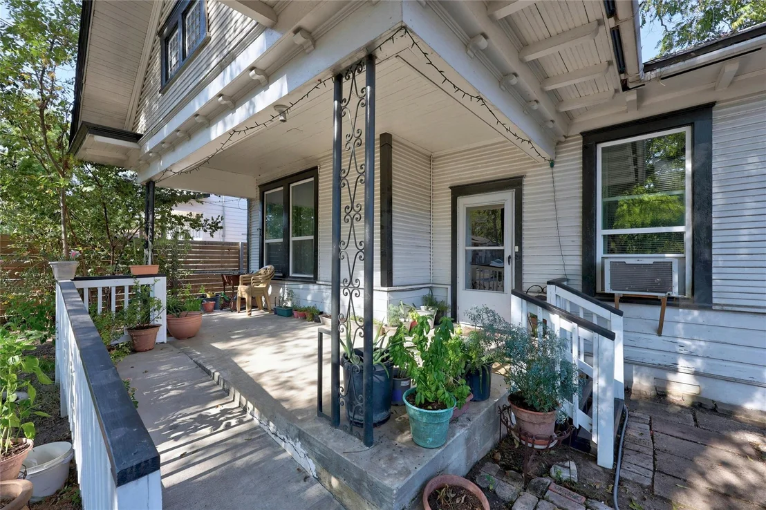 Photo of 1004 Vargas RD