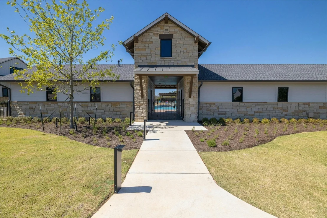 Photo of 213 Oakley PASS