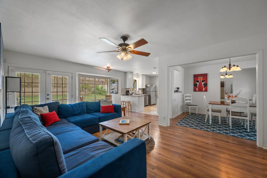 Photo of 1913 Edgeware DR