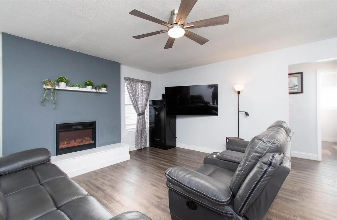 Photo of 1906 Nimitz DR