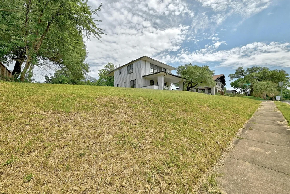 Photo of 1107 Travis Heights BLVD
