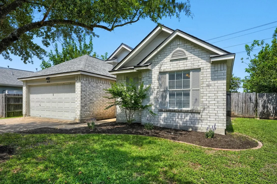 Photo of 409 Willowbrook DR