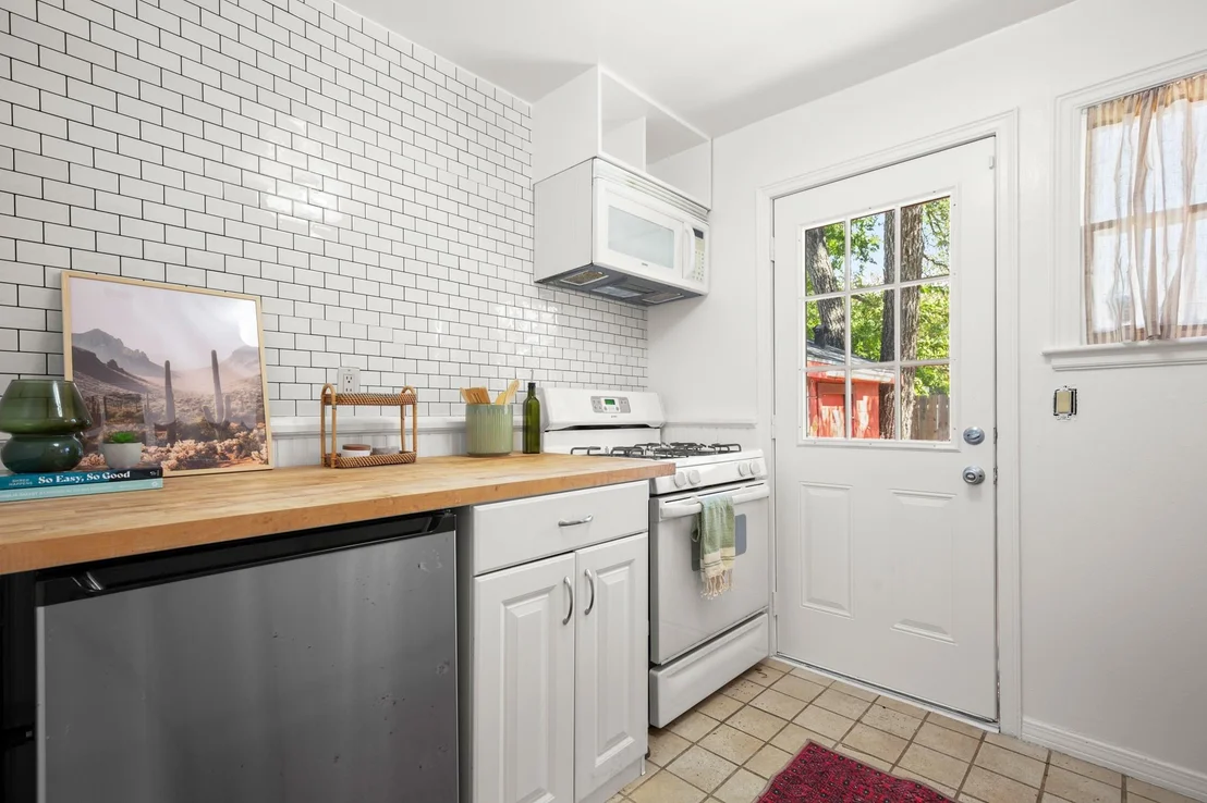 Photo of 3301 Robinson Ave