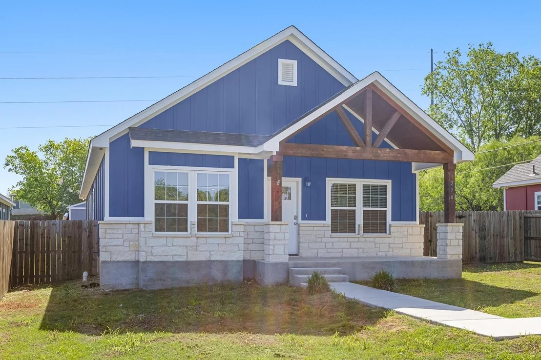 Photo of 220 Spruce Ave