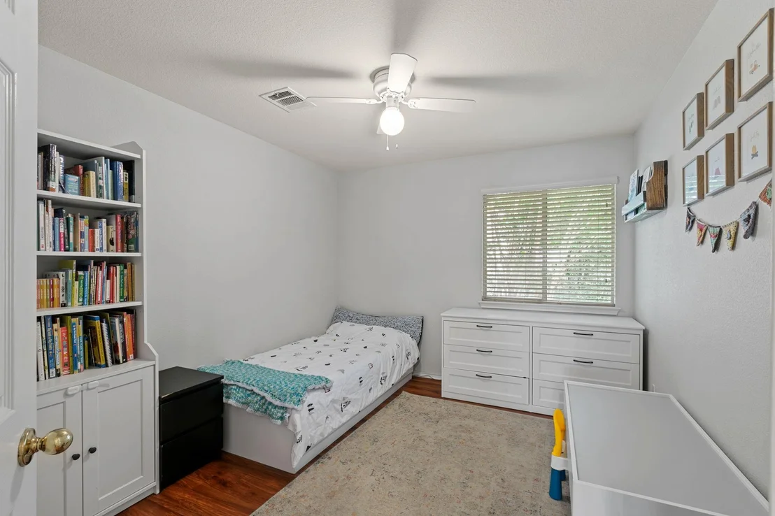Photo of 659 Cullen BLVD