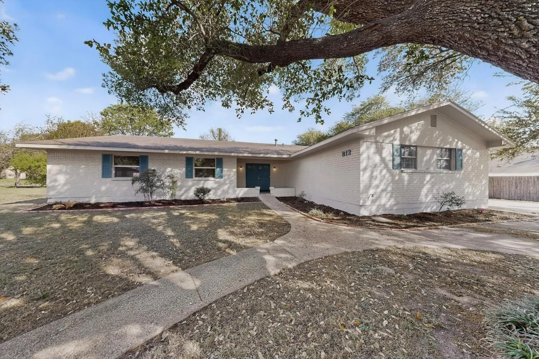 Photo of 812 George ST