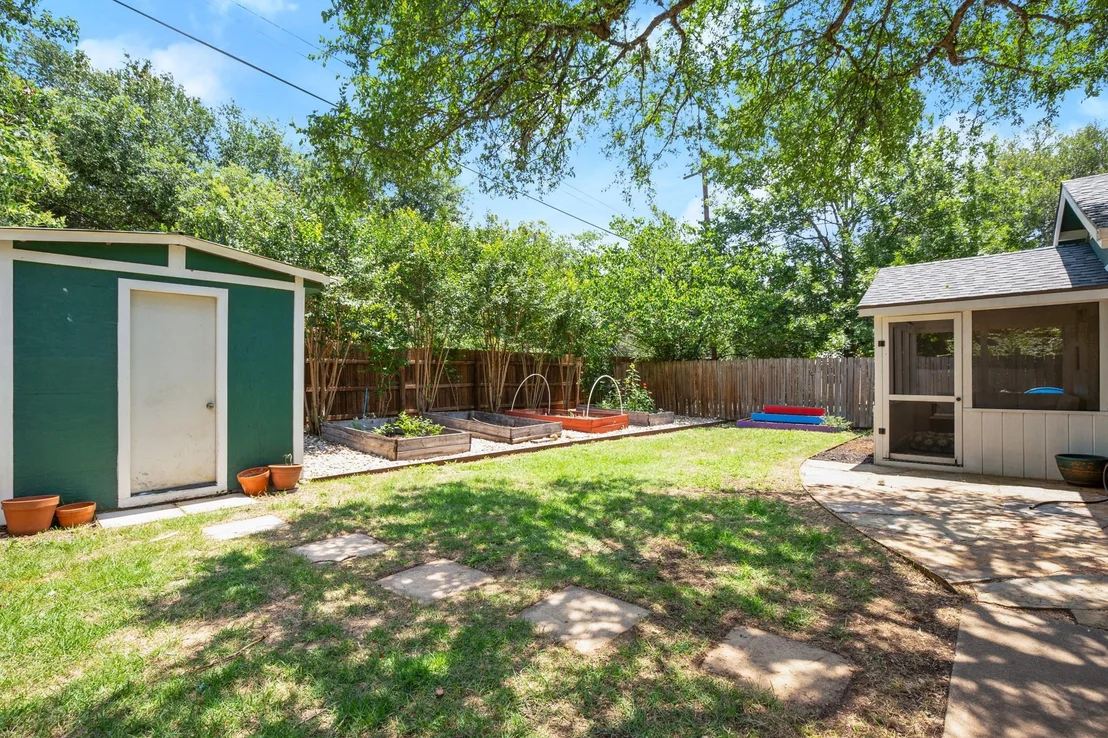 Photo of 1804 Fair Oaks DR