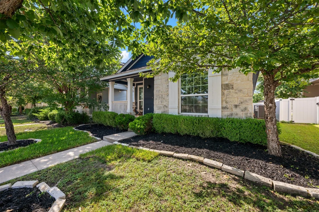 Photo of 924 Lost Pines LN