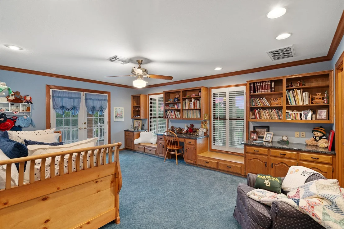 Photo of 12 Hedge LN