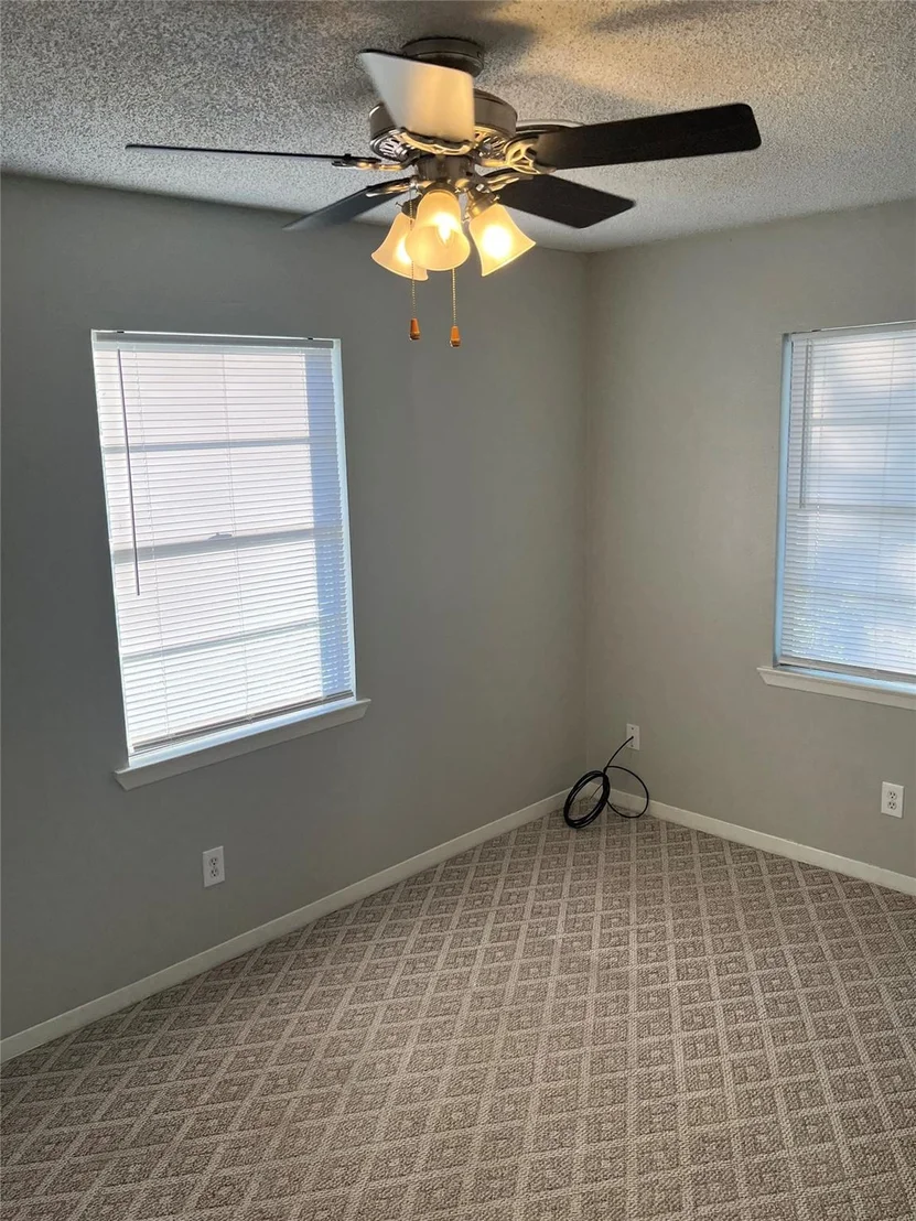 Photo of 4 Hollywood DR