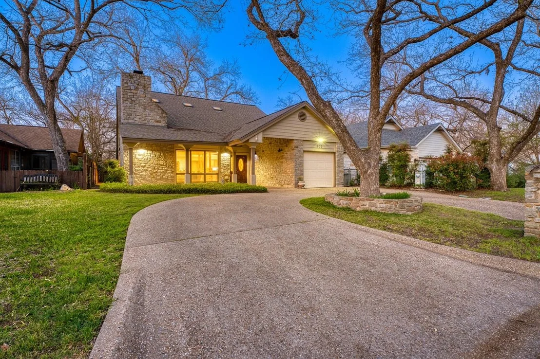 Photo of 402 Meadowlakes DR