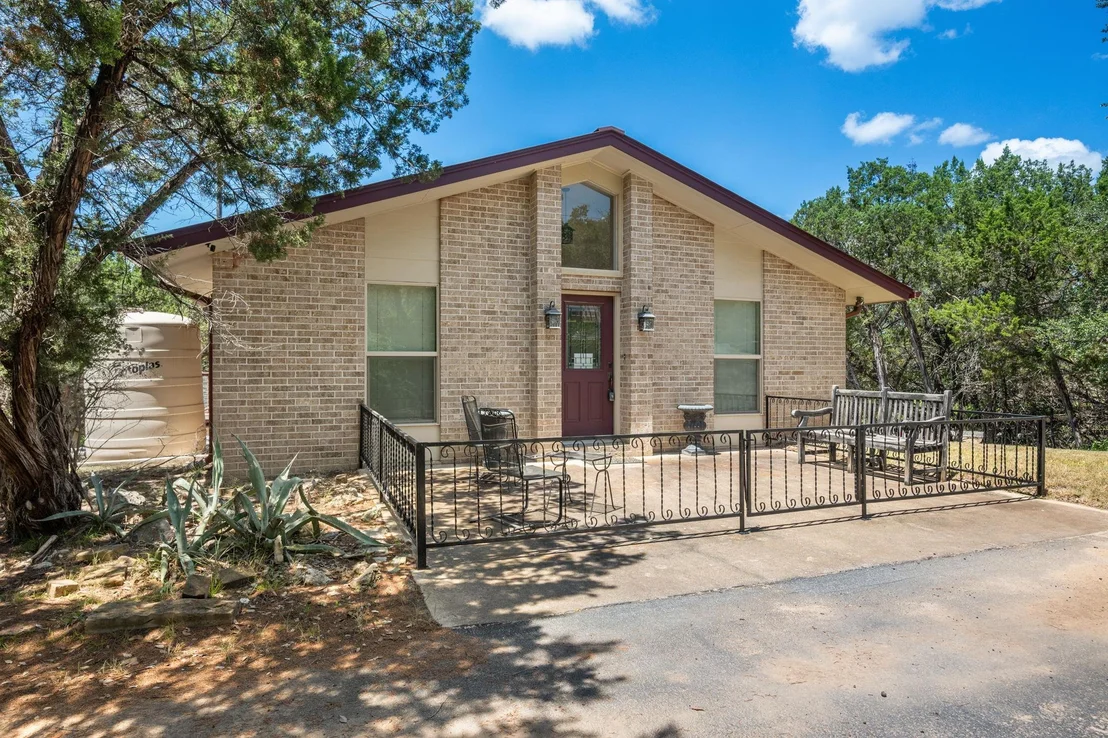 Photo of 1105 Edgewater DR