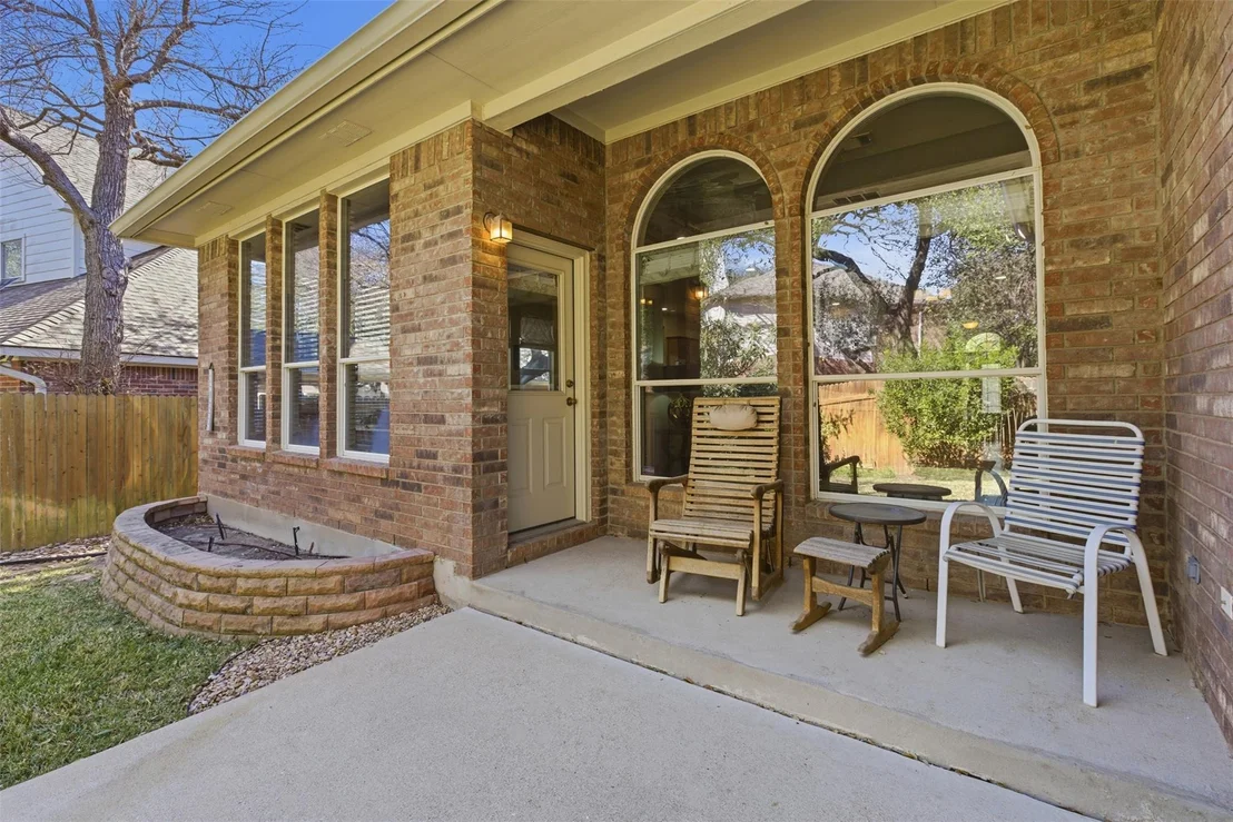Photo of 526 Victoria DR
