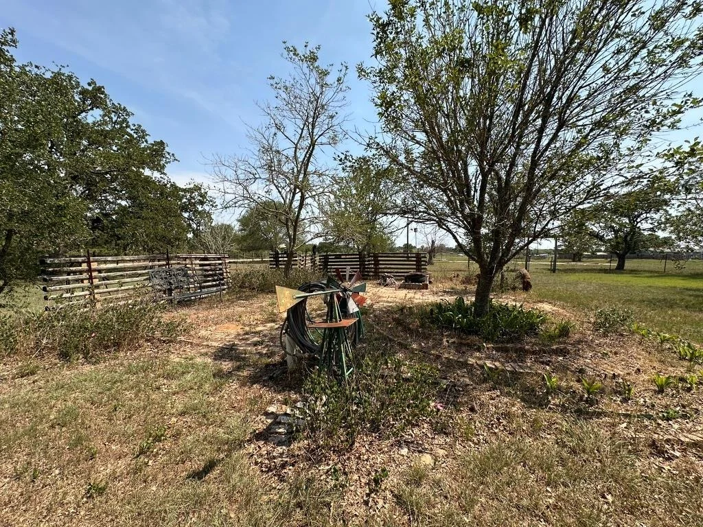 Photo of 124 Three Oaks LN