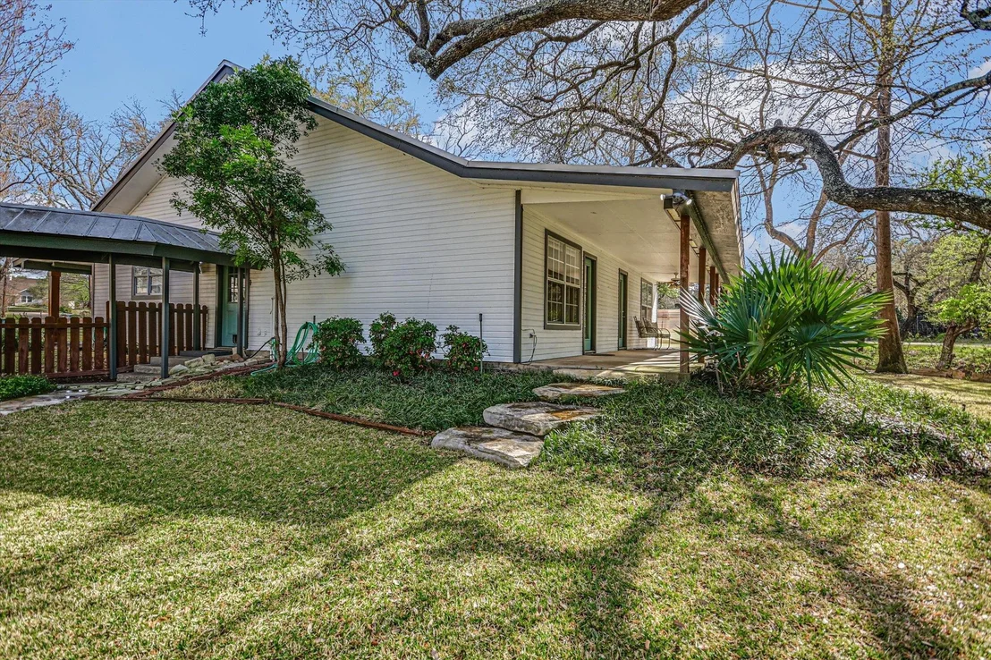 Photo of 611 Thurman CIR