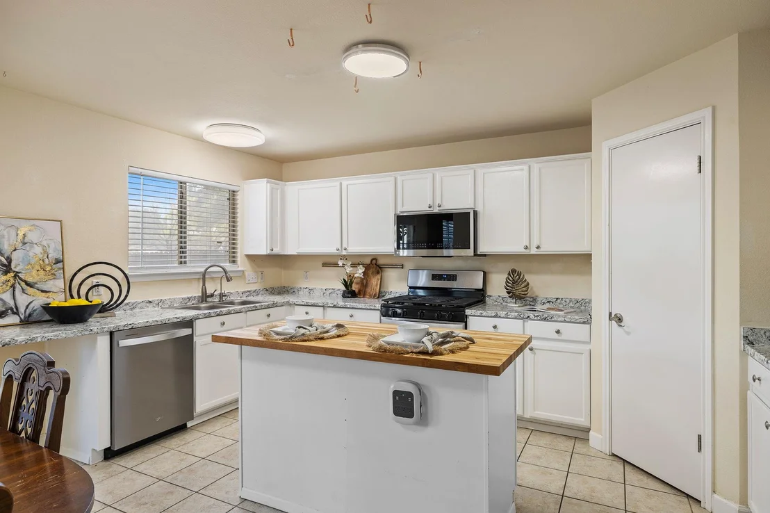 Photo of 1007 LAURELLEAF DR