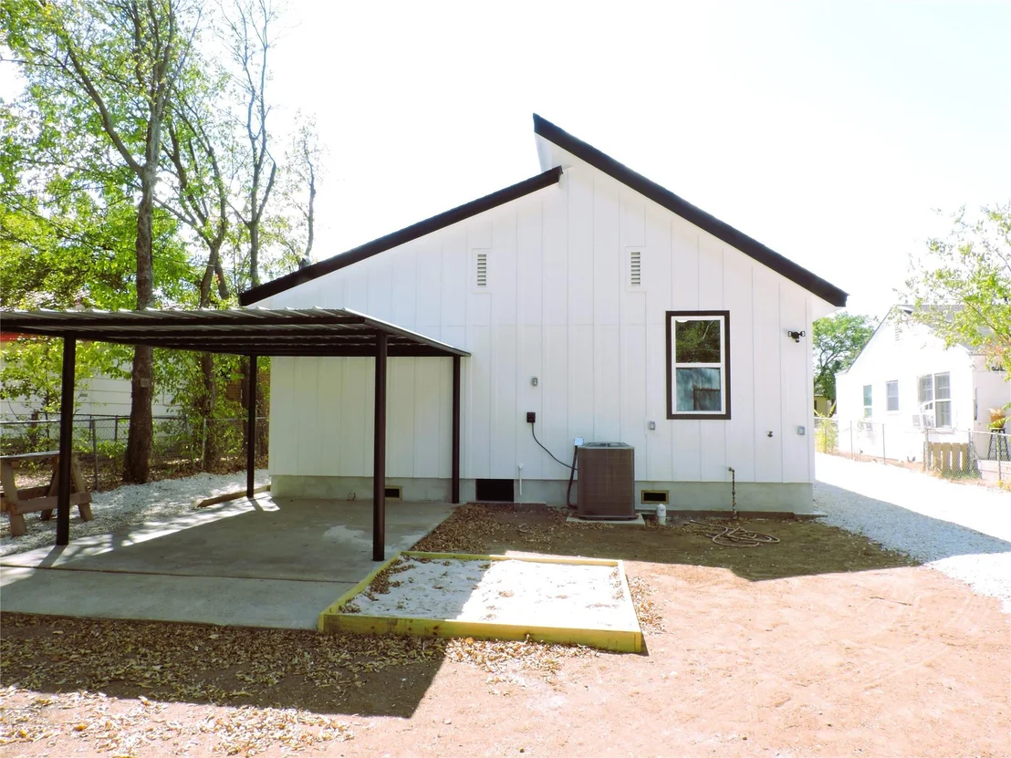 Photo of 705 E Highway 82