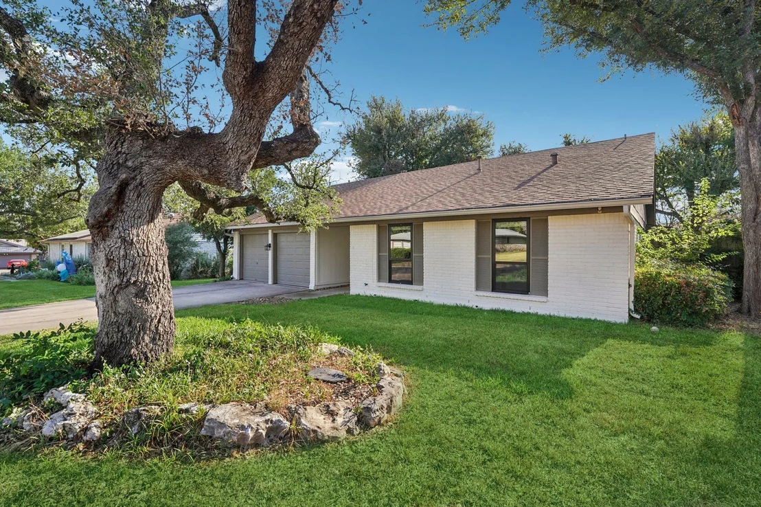 Photo of 10229 Missel Thrush DR
