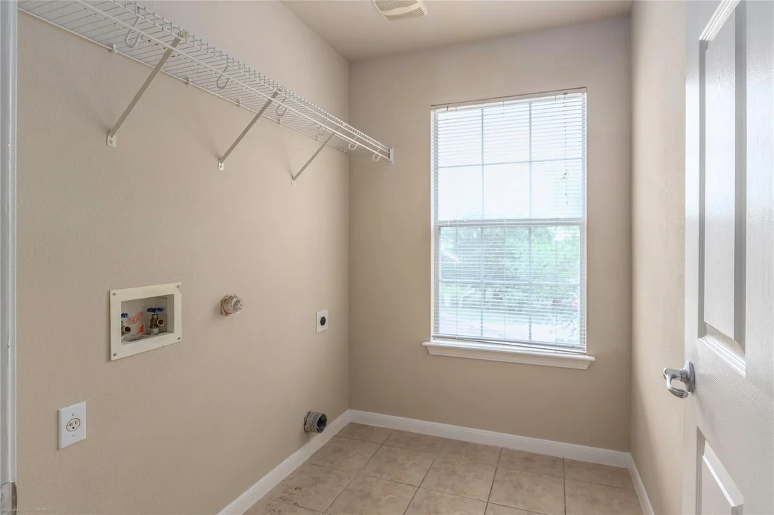 Photo of 103 Ashwood N