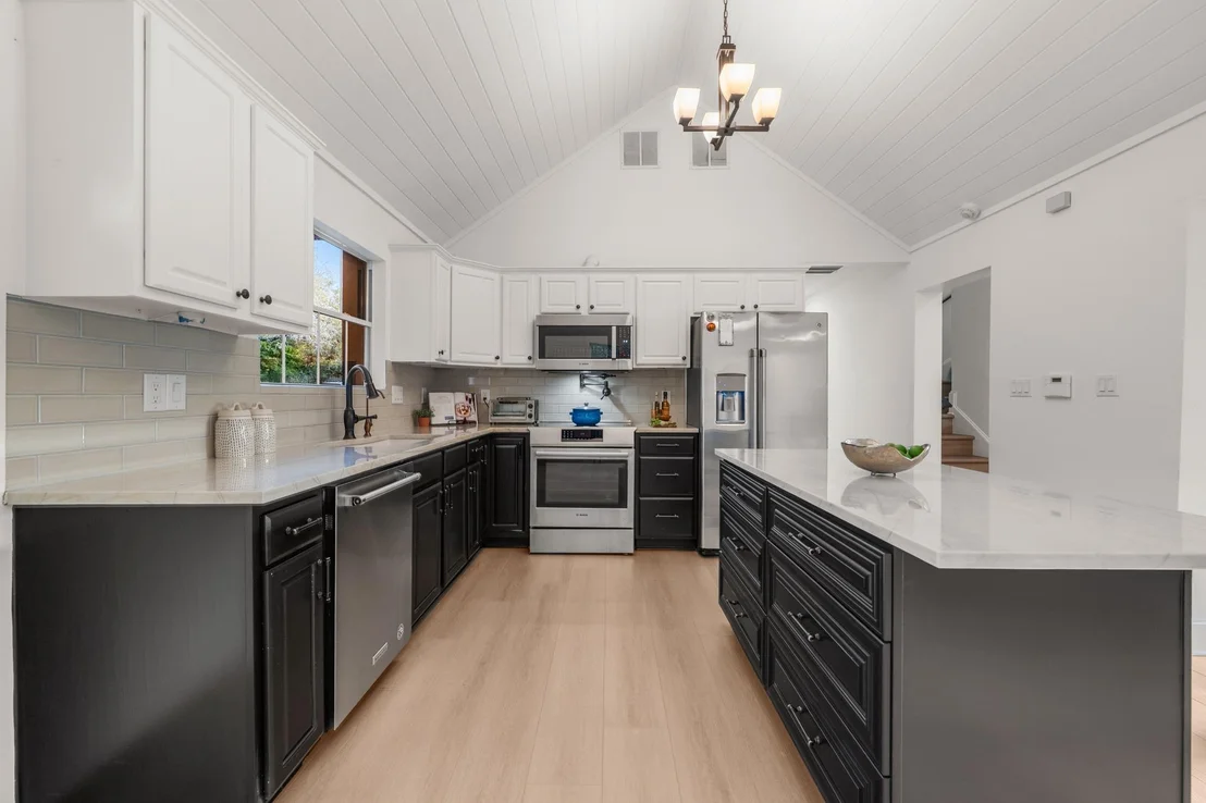 Photo of 8012 Bernard ST