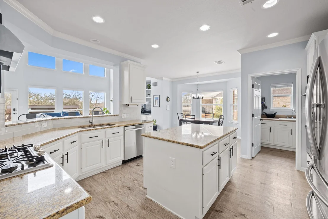 Photo of 136 Eaton LN