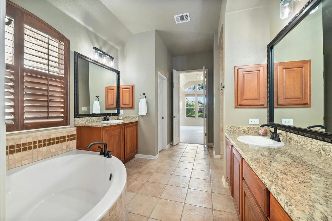 Photo of 240 Bolton DR