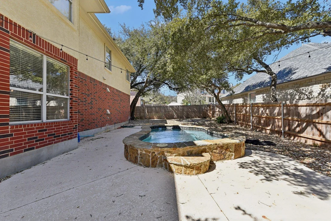 Photo of 3998 Lord Byron CIR