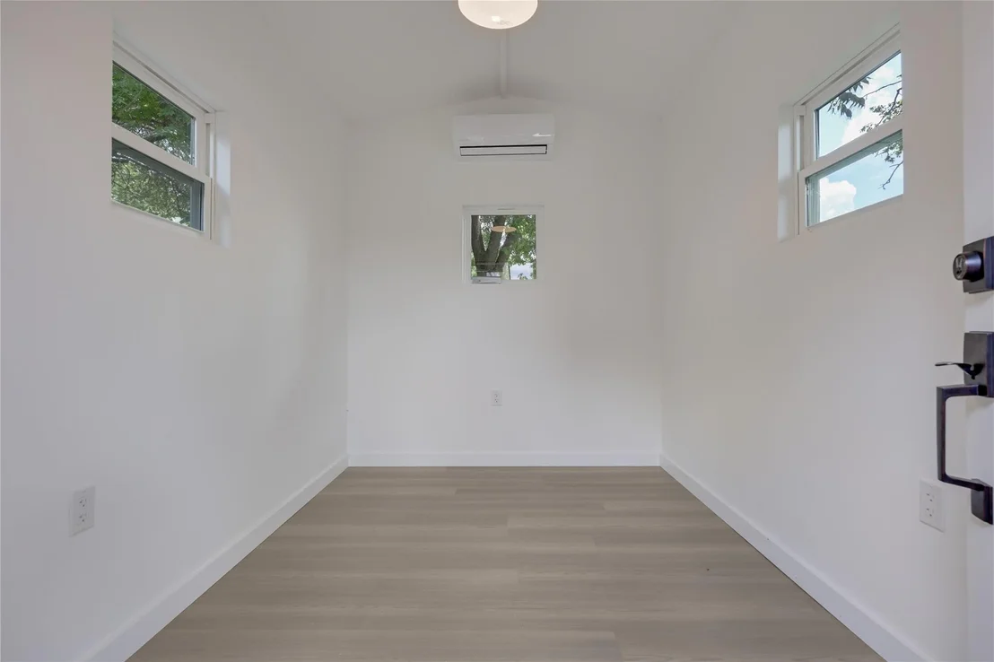 Photo of 1708 Raven DR