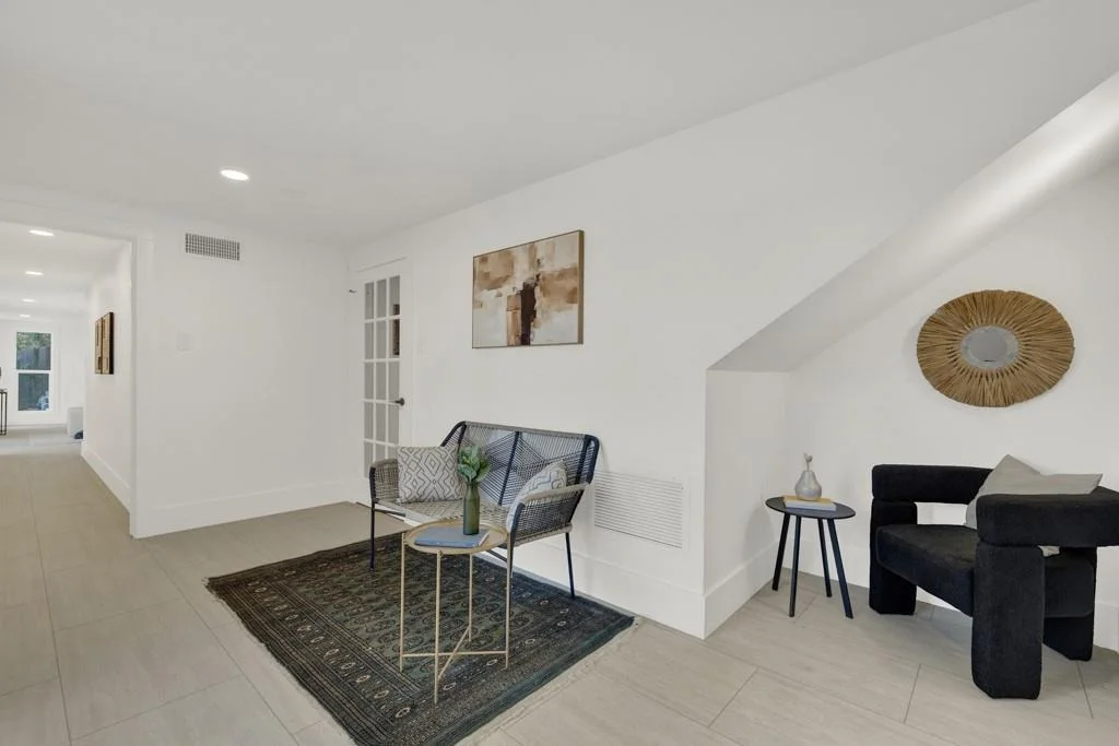 Photo of 810 N Loop ST