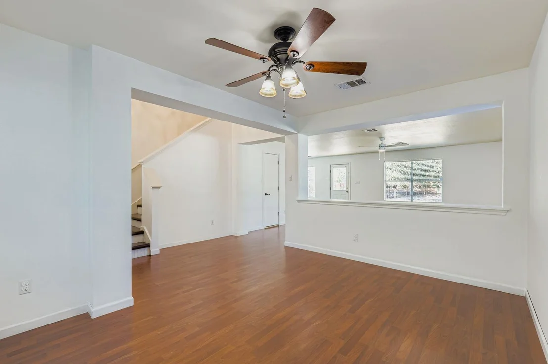 Photo of 411 Meadow Park DR