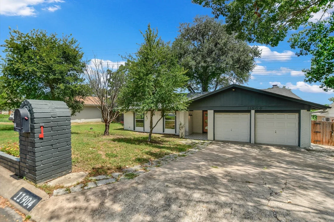 Photo of 11904 Oakbrook DR
