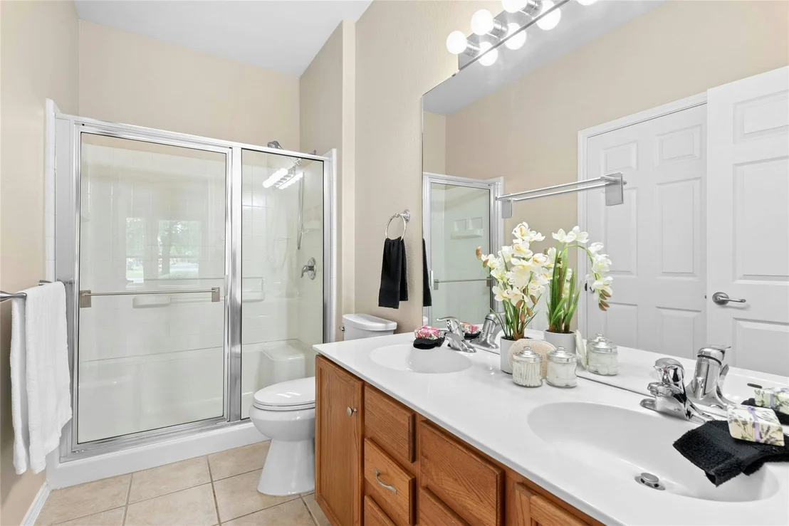 Photo of 111 Hampton CIR