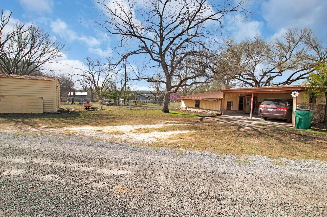 Photo of 502 N River Oaks DR