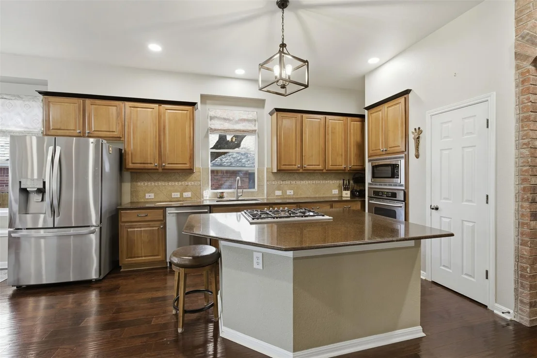 Photo of 526 Victoria DR