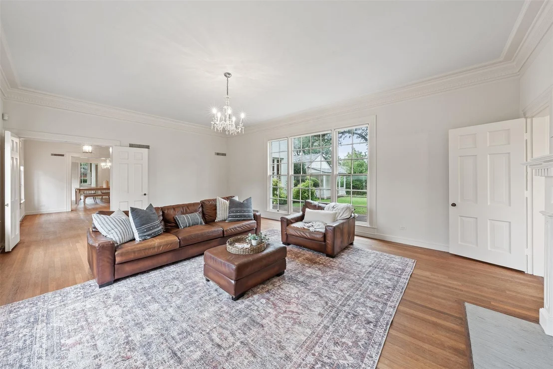 Photo of 516 W Nugent Ave
