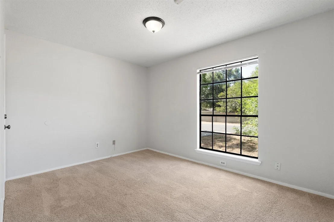 Photo of 1612 Broadmoor DR