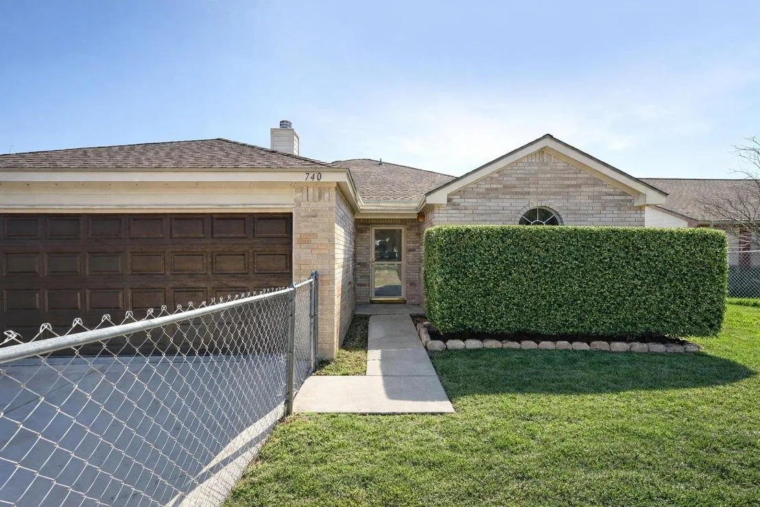 Photo of 740 Clearview CIR