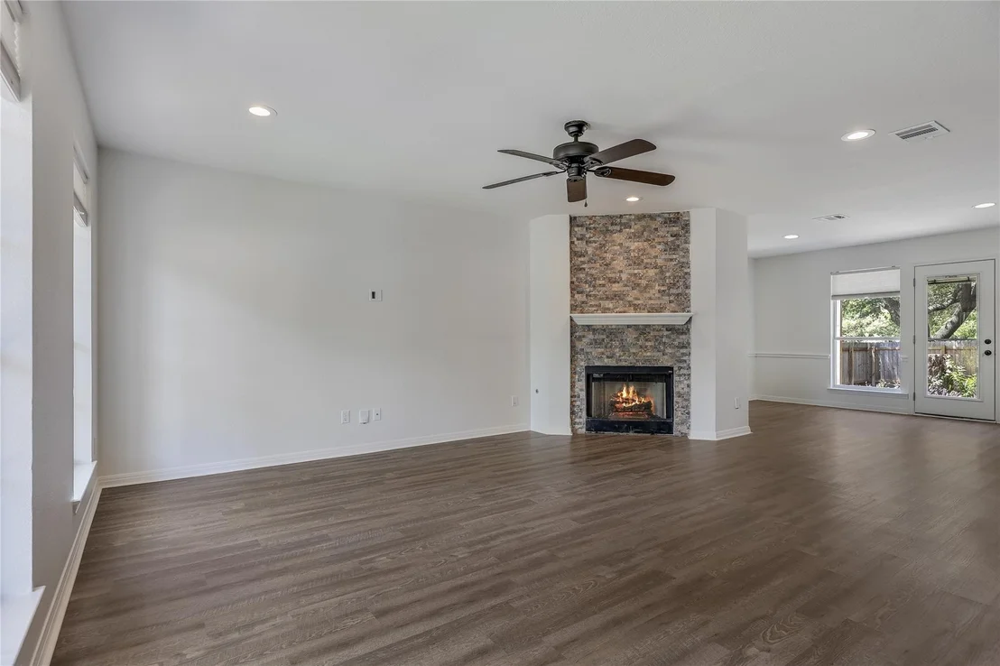 Photo of 2424 Roundabout LN