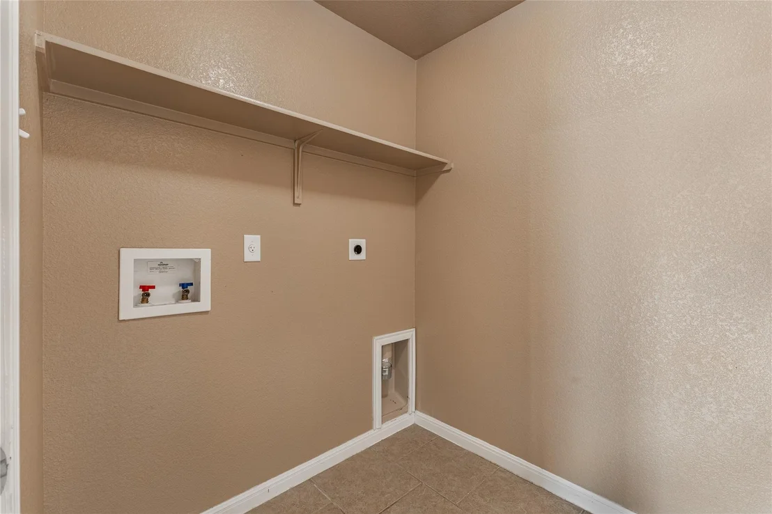Photo of 606 W Libra DR