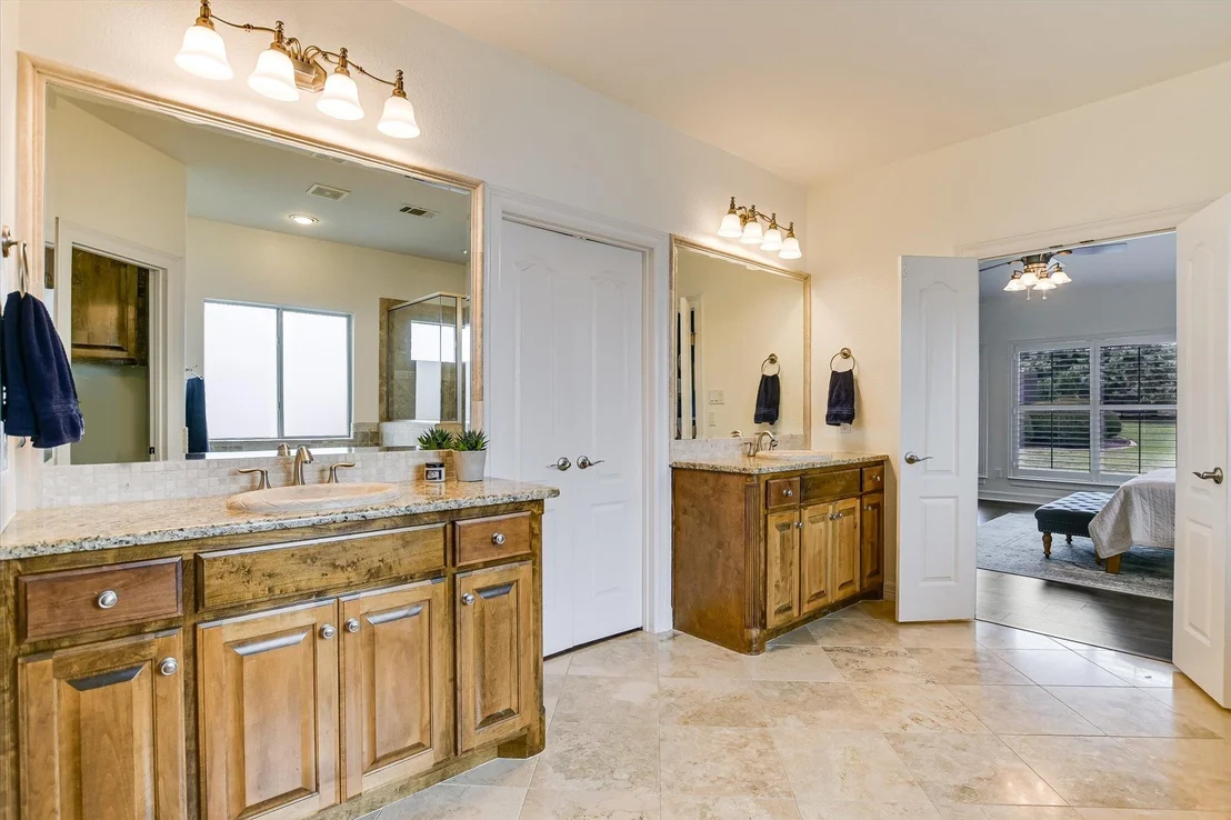 Photo of 604 Lake Side CV