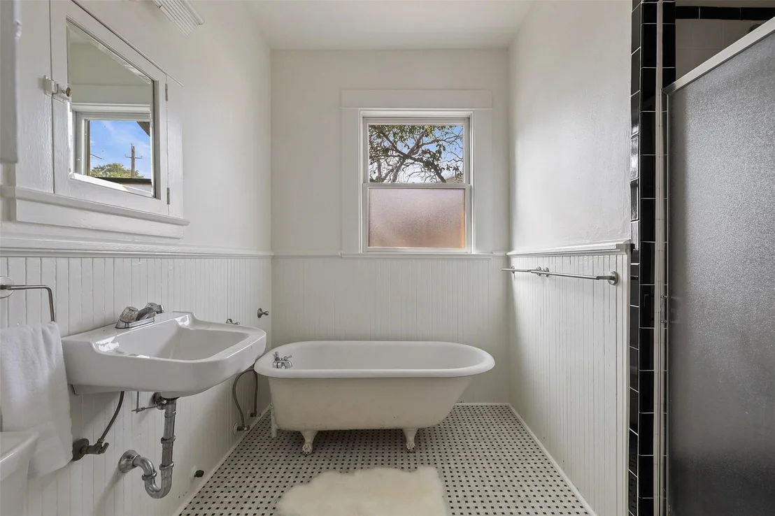 Photo of 613 Baylor ST
