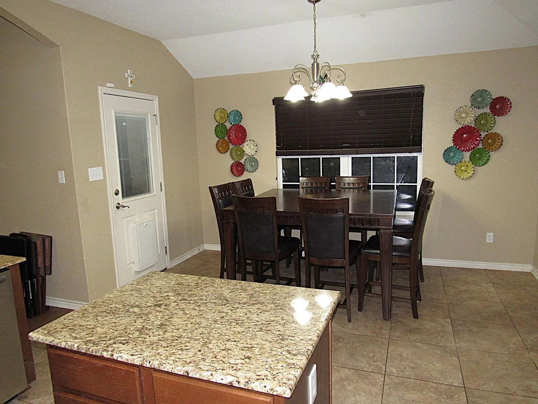 Photo of 911 Stonebrook DR