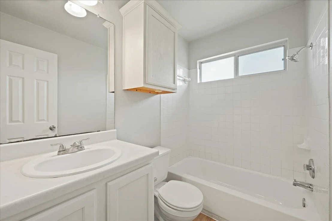 Photo of 15411 Ora LN